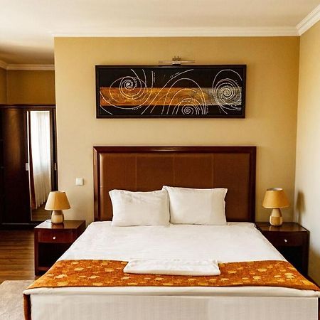 Boutique Hotel Igmas, Prishtina 프리슈티나 외부 사진