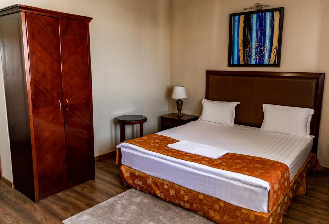 Boutique Hotel Igmas, Prishtina 프리슈티나 외부 사진
